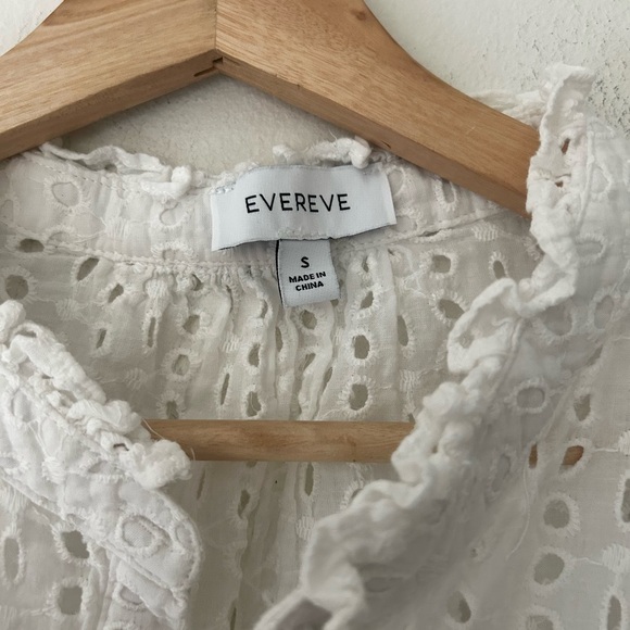 Evereve Small White Calista Eyelet Ruffle Sleeve Button Down Blouse - Picture 2 of 4